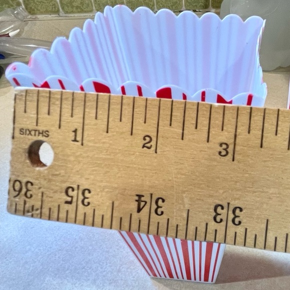 2 plastic popcorn 🍿 containers - Picture 7 of 9
